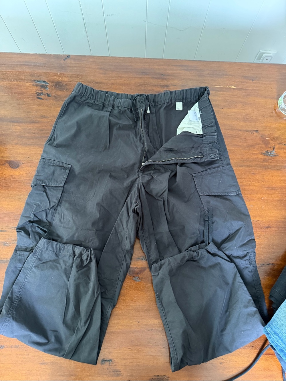 Uniqlo Black Men's Cargo Pants with Elastic Waist